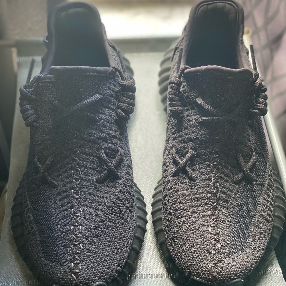 Yeezy 350 reflects like new no box no damage no flaws